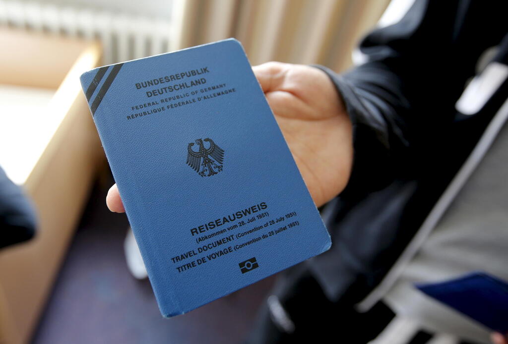 germany us refugee travel document