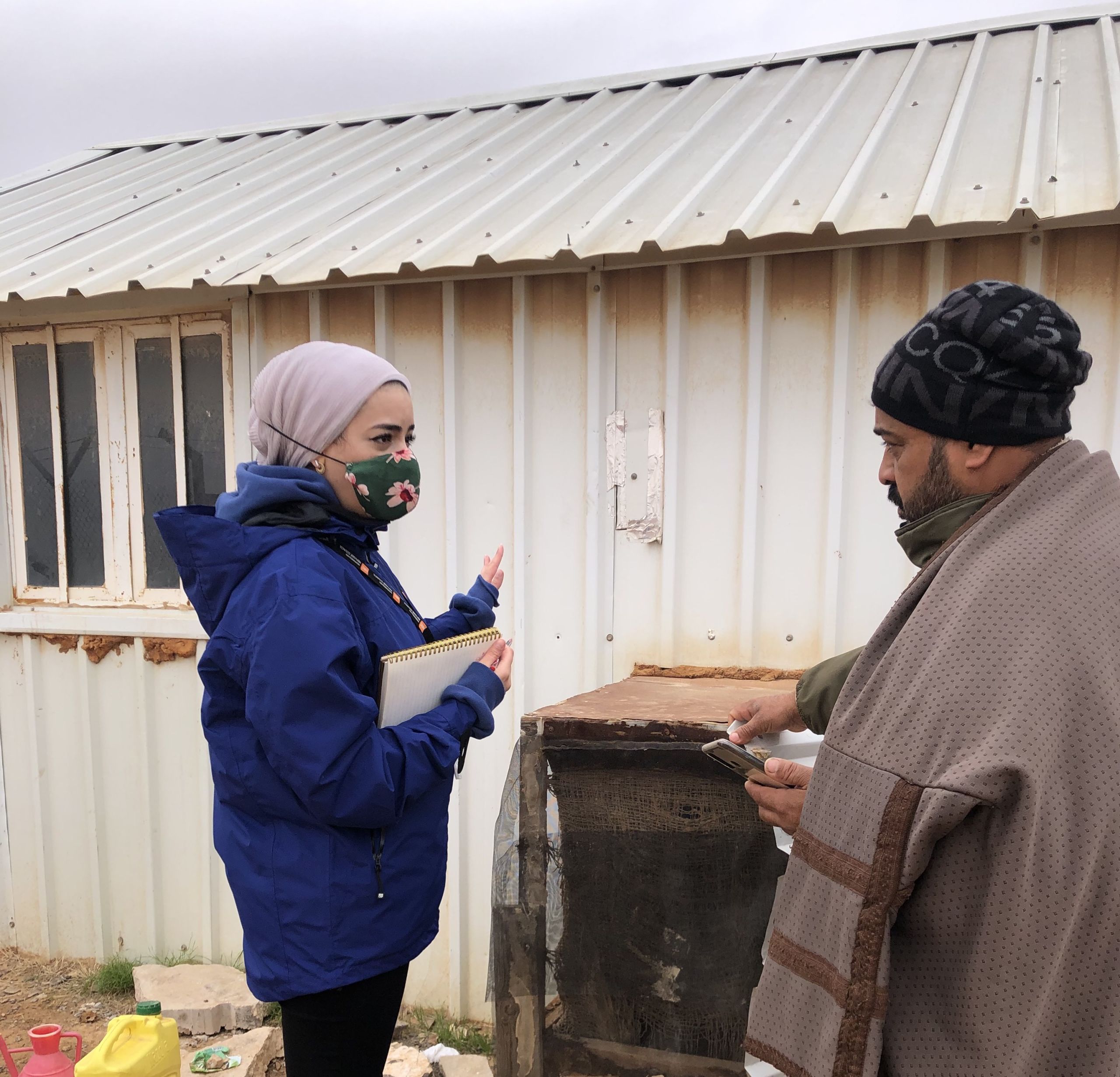 Emmanuel Biririza, NORCAP energy expert, inspecting a solar system in Nyarugusu refugee camp in Tanzania. (Photo: UNHCR Tanzania)
